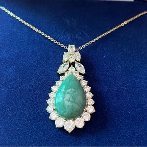 Pendant with chain, Opaque Adventurine. Jacqueline Kennedy Collection. New WT